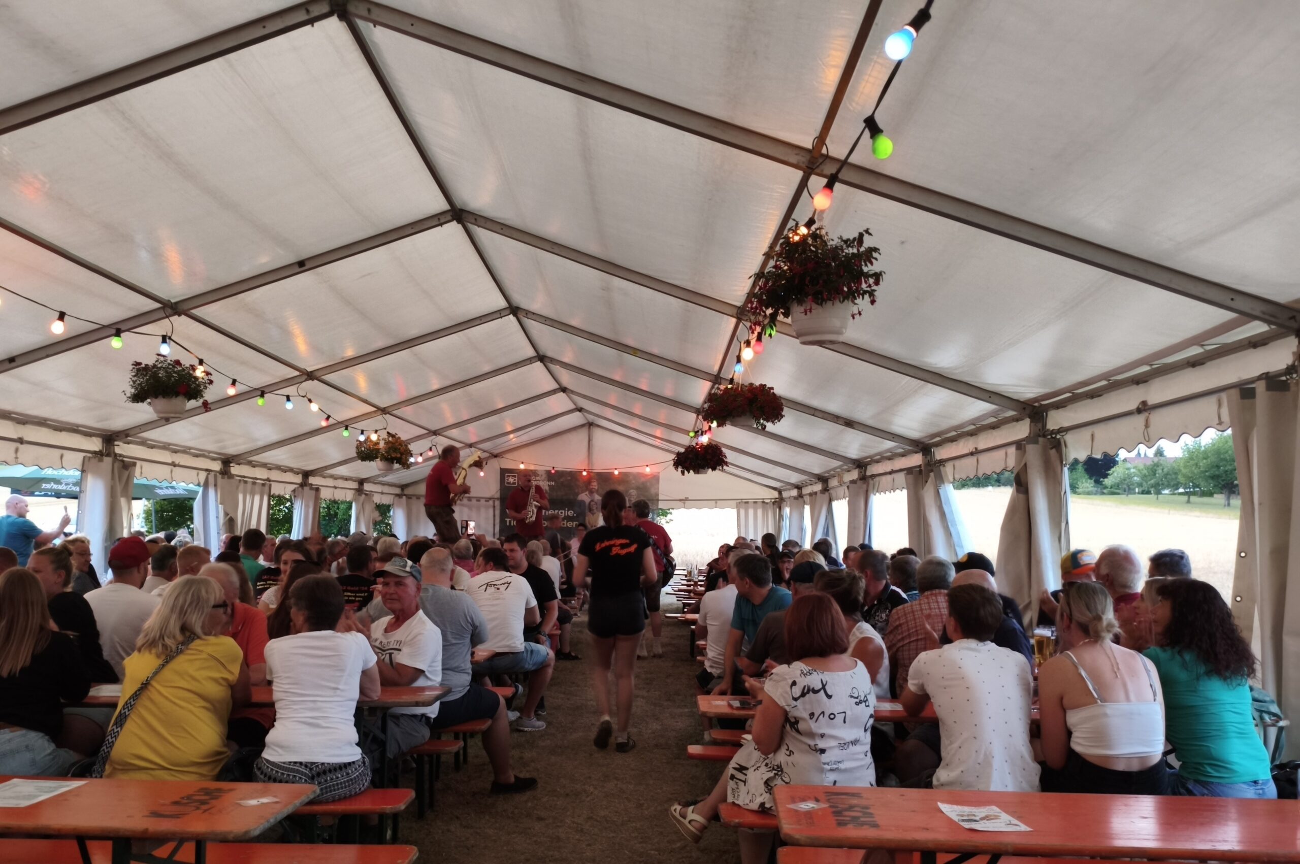 2026 Brunnenfest Zelt innen